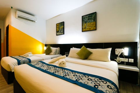 Deluxe Suite | Iron/ironing board, free WiFi, bed sheets