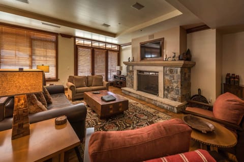 GBL207-01LivingRoom