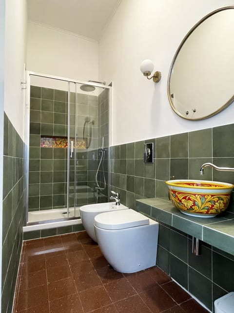 Deluxe Double or Twin Room | Bathroom | Shower, rainfall showerhead, hair dryer, bidet