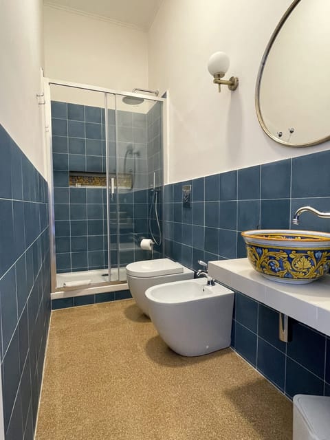 Deluxe Double Room | Bathroom | Shower, rainfall showerhead, hair dryer, bidet