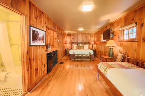 Cabin (Cheoah 3) | Premium bedding, pillowtop beds, soundproofing, iron/ironing board