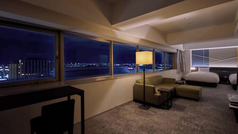 Luxury Suite Twin Room, Non Smoking | Individually decorated, individually furnished, desk, blackout drapes