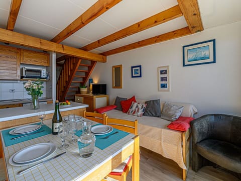 Sky, Cloud, Tableware, Water, Azure, Food, Chair, Naval Architecture, Building, Wood