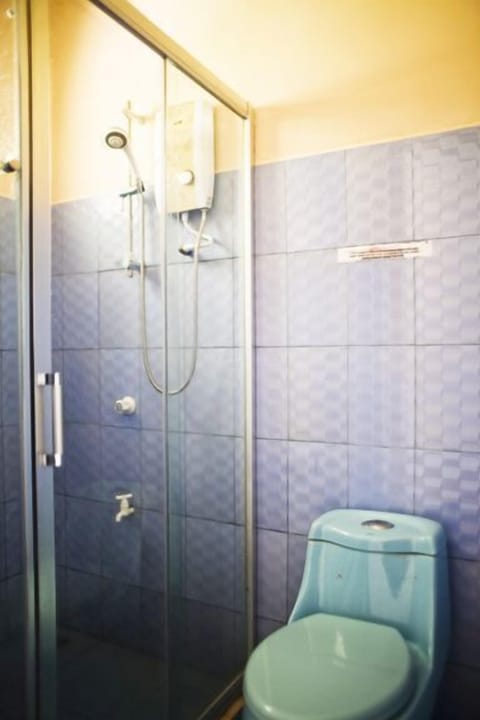 Deluxe Single Room | Bathroom shower