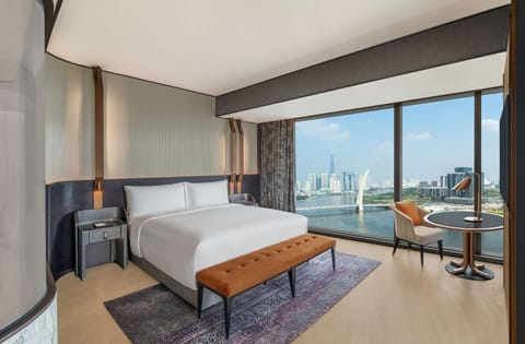 Premium Suite, 1 King Bed, River View | City view