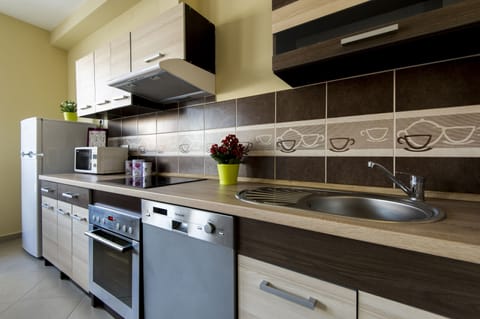 Premium Penthouse, 3 Bedrooms | Private kitchen | Fridge, microwave, stovetop, dishwasher