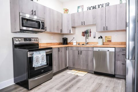 Open kitchen to Dining Room makes sharing easy