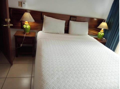 Standard Room (Two beds) | Minibar, free WiFi, bed sheets