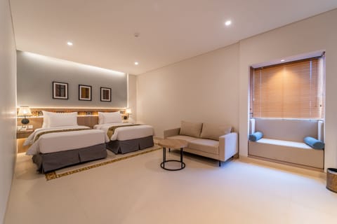 Junior Suite | In-room safe, laptop workspace, soundproofing, free WiFi