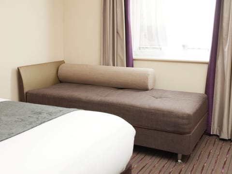 Basic Double Room | Desk, free WiFi, bed sheets