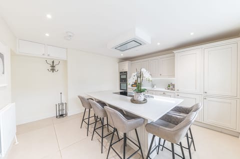 Edge Mere Apartment Kitchen