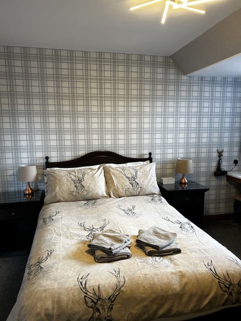 Double Room | Desk, iron/ironing board, free WiFi, bed sheets