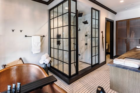 Corner Suite | Bathroom | Hair dryer, bathrobes, slippers, towels