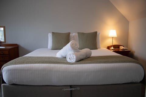 Deluxe Double or Twin Room, Sea View | Iron/ironing board, free WiFi, bed sheets