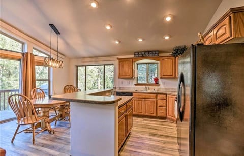 Large kitchen with all the essentials to make great family meals!