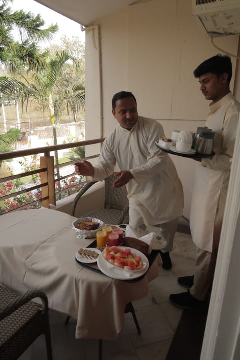 Daily buffet breakfast (INR 500 per person)