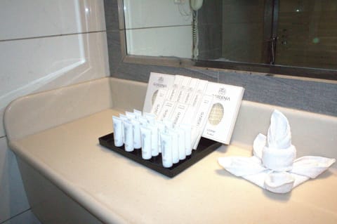 Classic Double or Twin Room | Bathroom | Free toiletries, hair dryer, slippers