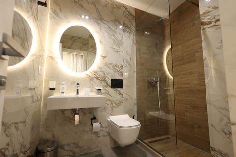 Presidential Apartment | Bathroom | Shower, rainfall showerhead, hair dryer, bidet