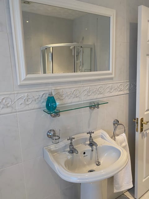 King 2 | Blackout drapes, iron/ironing board, free WiFi