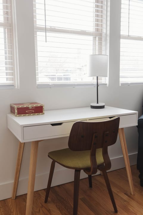 [Primary Bedroom] Dedicated Workspace