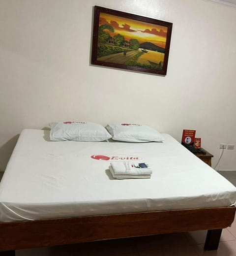 Deluxe Double Room | Desk, free WiFi, bed sheets