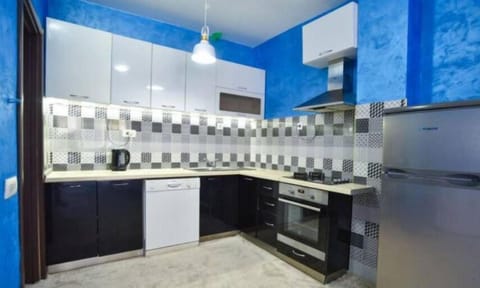 Family Apartment | Private kitchen | Fridge, oven, stovetop, electric kettle