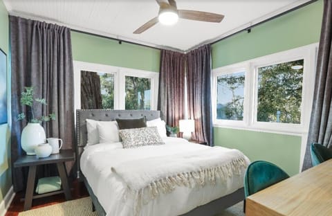 Cabernet 2-Bedroom Suite | Blackout drapes, free WiFi, bed sheets