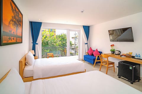 Deluxe Twin Room, Balcony, City View | Premium bedding, Select Comfort beds, minibar, in-room safe