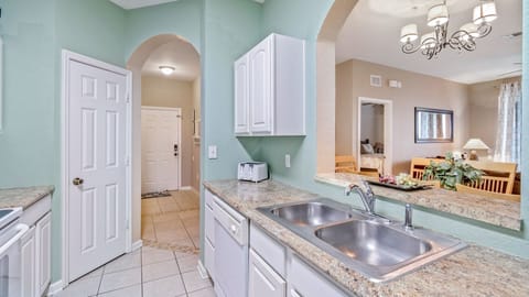 Condo, Multiple Beds, Pool Access (CW7654-403) | Private kitchen | Fridge, microwave, oven, stovetop