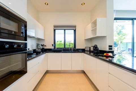 Exclusive Villa | Private kitchen | Electric kettle