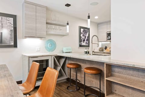 1701381203123-2041-12