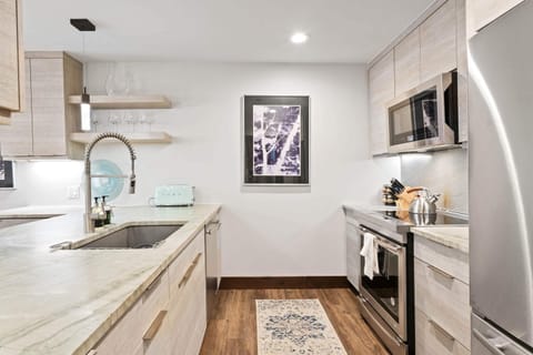 1701381203124-2041-10