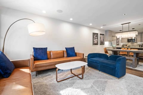 1701381203945-2041-16