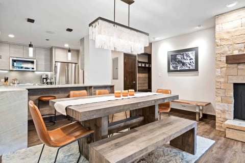 1701381203983-2041-13