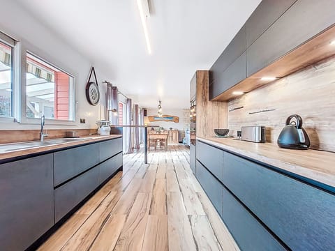 Kitchen / Dining Room