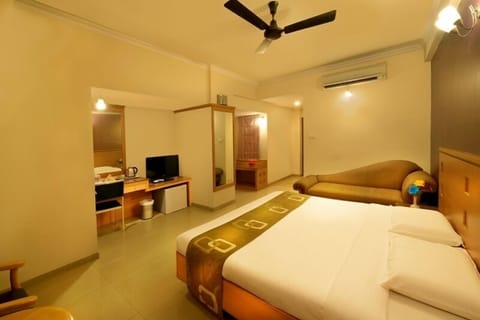 Deluxe Room | Select Comfort beds, individually furnished, laptop workspace