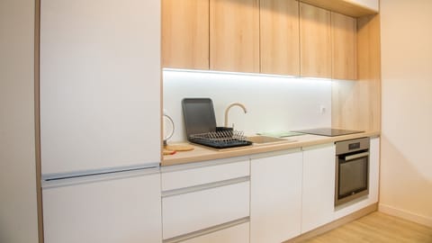 Apartment (1 B) | Private kitchenette | Fridge, oven, stovetop, electric kettle