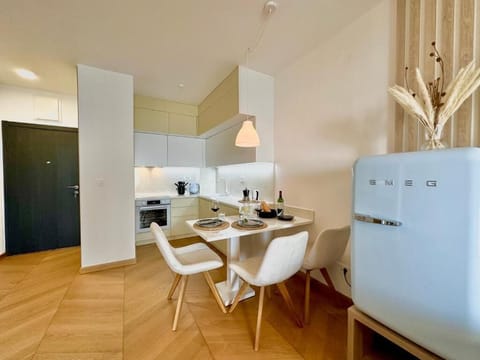 Exclusive Apartment | Private kitchen | Electric kettle, cookware/dishes/utensils