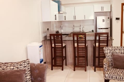 Executive Apartment | Private kitchen | Fridge, microwave, cookware/dishes/utensils