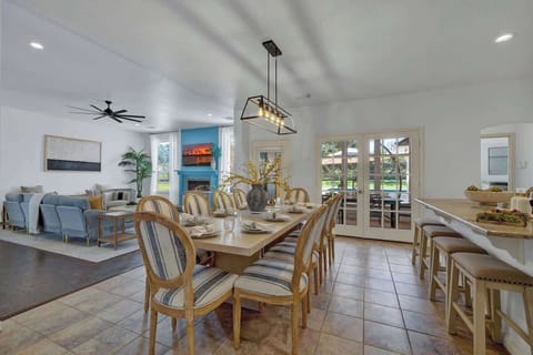 Open concept to keep the conversation flowing.