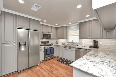 Welcome to the beautiful kitchen with  new stainless appliances. Meals made easy
