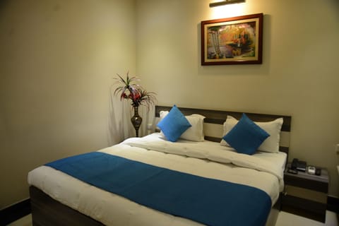 Classic AC Room  | In-room safe, desk, soundproofing, iron/ironing board