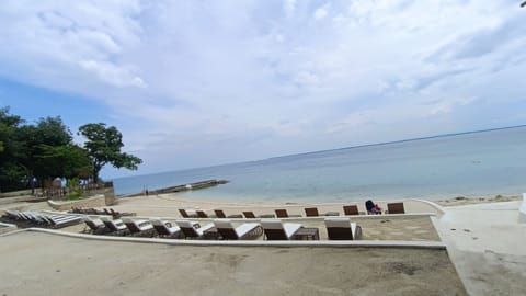 Private beach, white sand, beach bar
