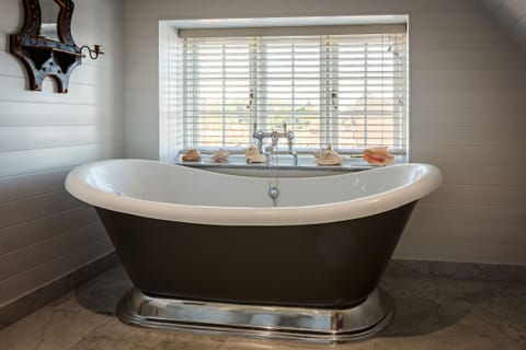 Deluxe Double Room | Bathroom | Deep soaking tub, designer toiletries, hair dryer, bathrobes