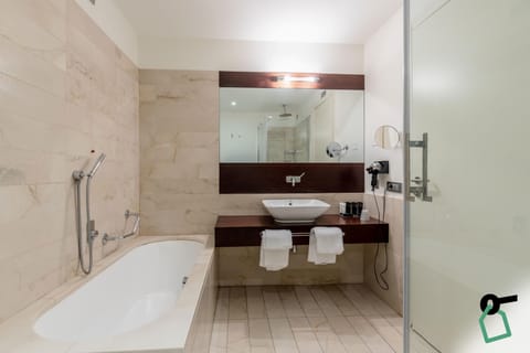Superior Room | Bathroom | Free toiletries, hair dryer, towels