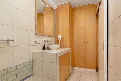 Apartment | Bathroom | Combined shower/tub, hair dryer, towels