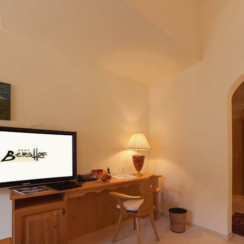 Suite, 2 Bedrooms, Balcony (Engadin) | In-room business center