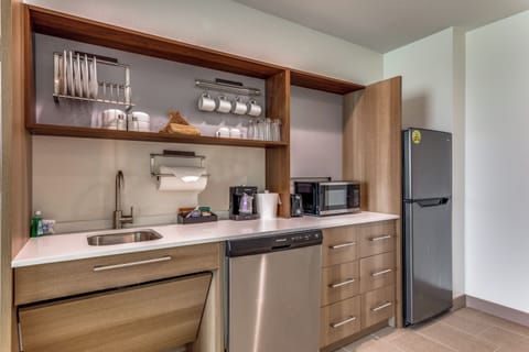 Suite, 1 Bedroom | Private kitchen