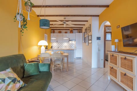 Family Apartment, 2 Bedrooms (Brentano Giardino) | Living room | 21-inch flat-screen TV with cable channels, TV