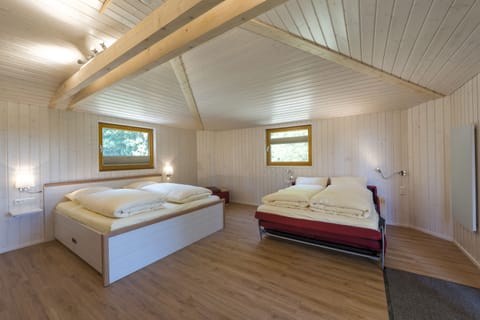 Comfort Tree House (Eichenhöhe) | Living area | 60-cm LCD TV with satellite channels